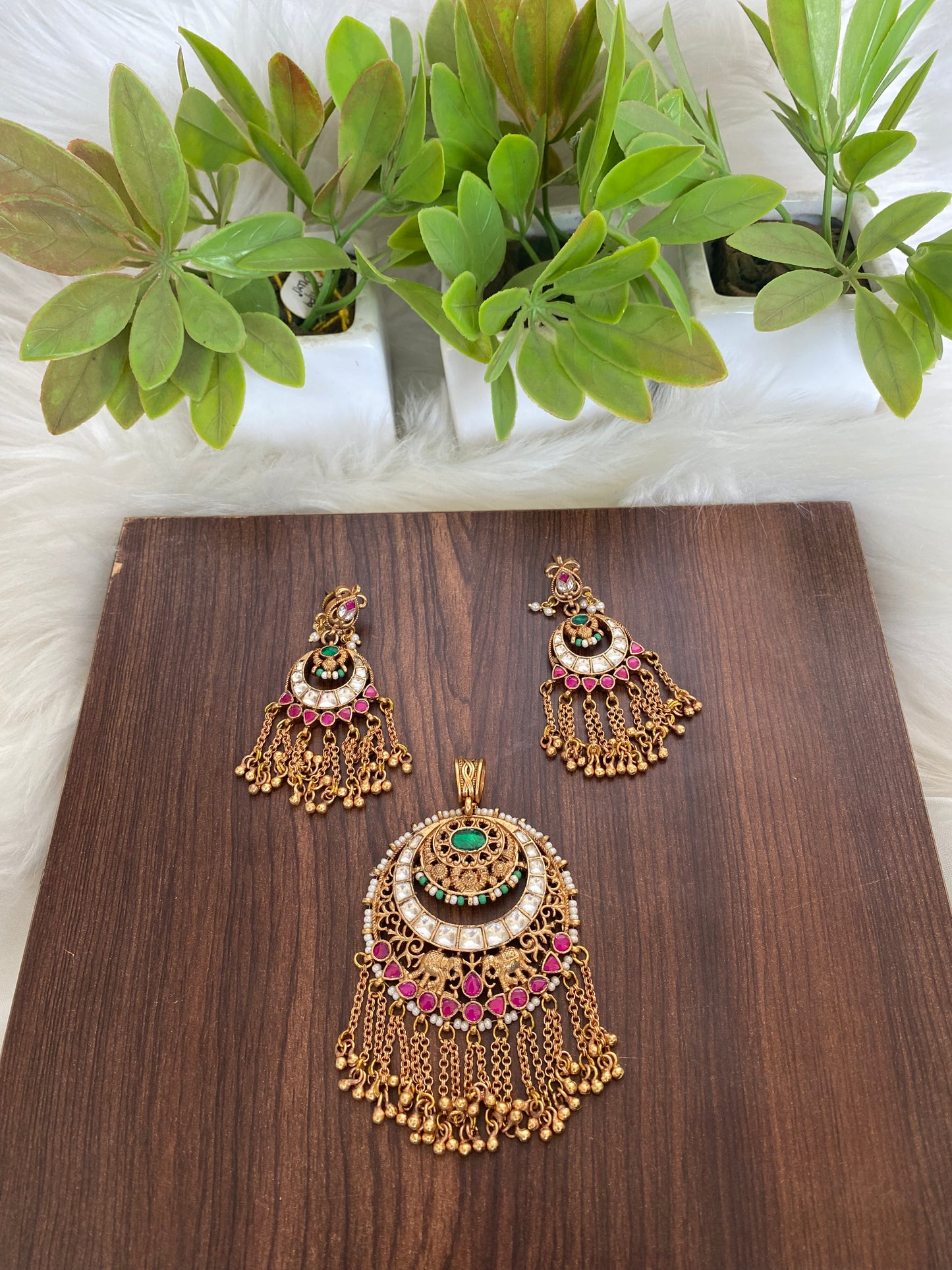 Noorika Jadau Set