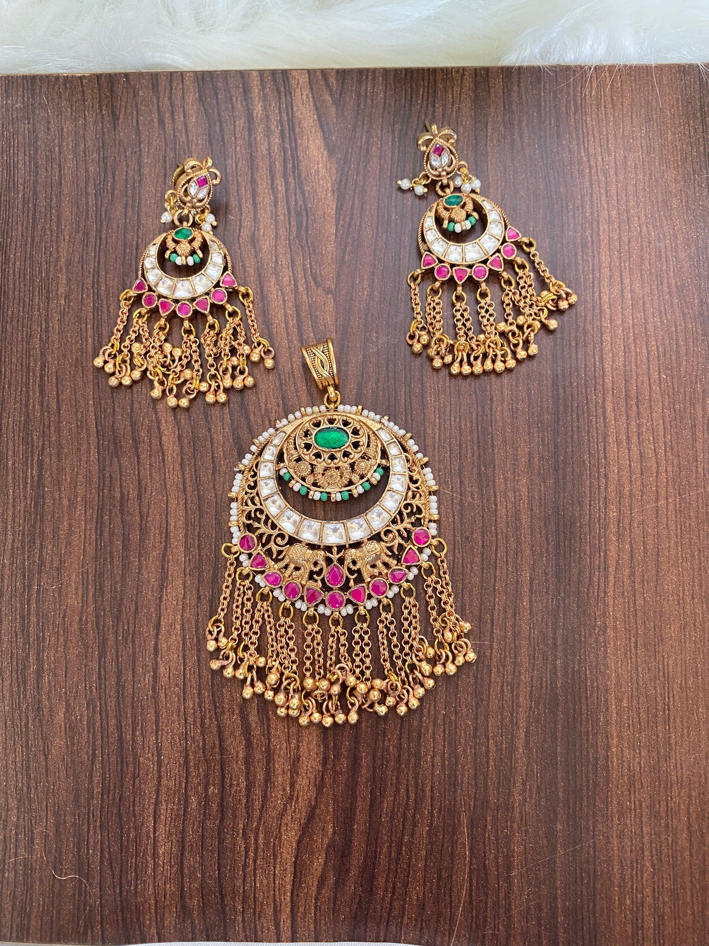 Noorika Jadau Set