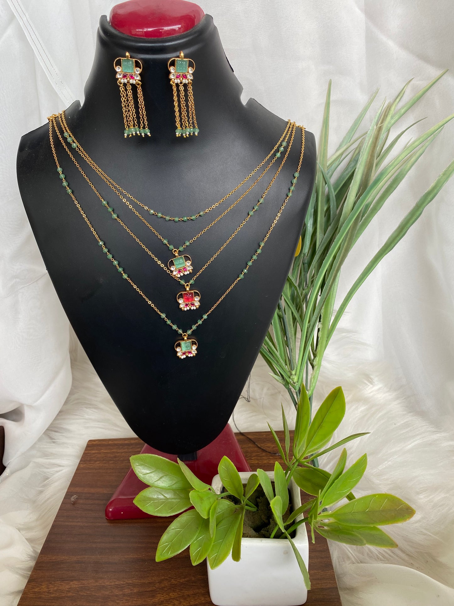 Sutrika Neacklace