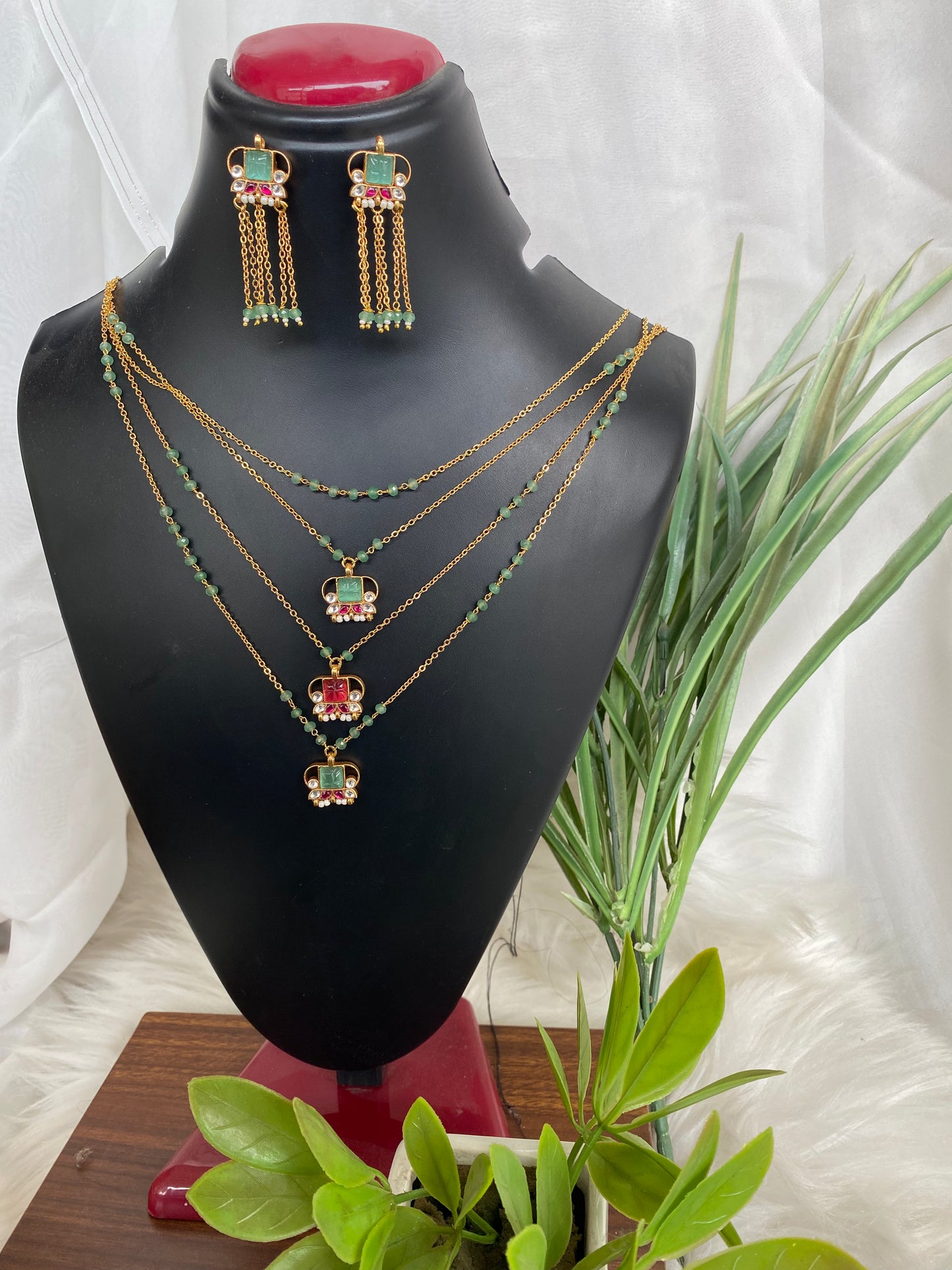 Sutrika Neacklace