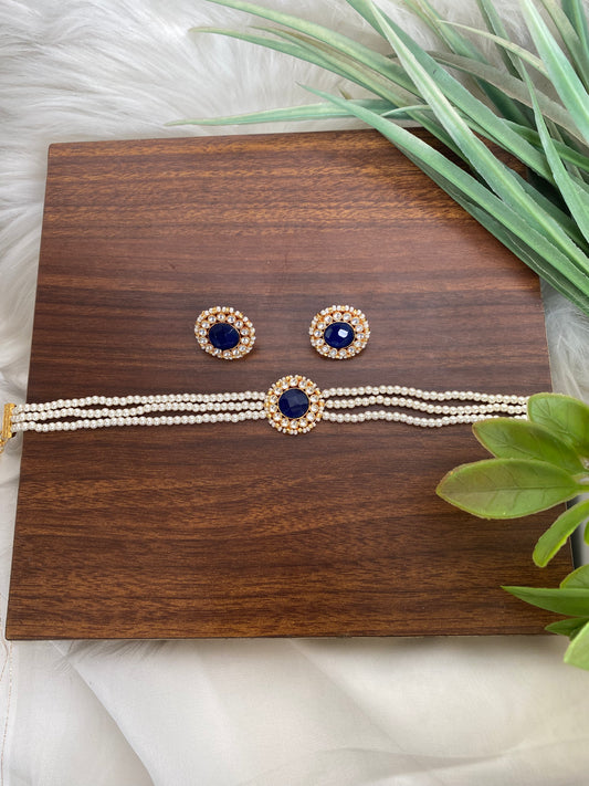 Pearl Choker With Green Centre Stone